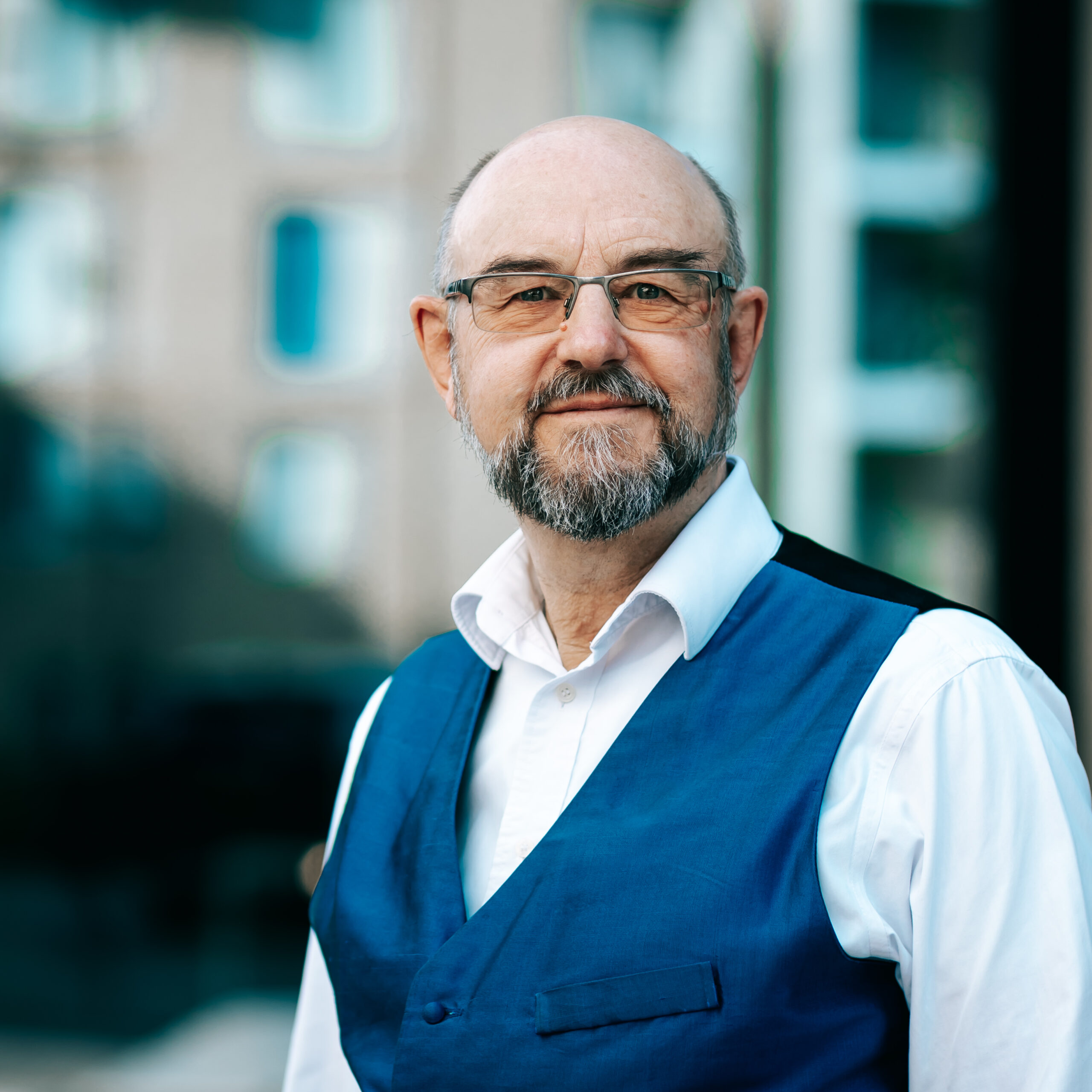 Headshot of Dr Andrew Coburn